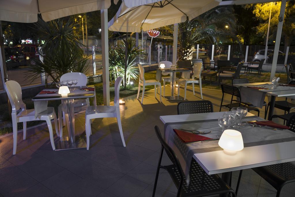 Hotel Vela D'Oro 리치오네 외부 사진